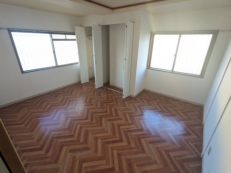 ロイヤルコーポヤス ベッドルーム