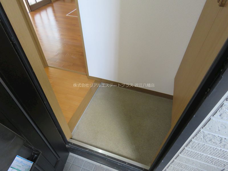 ロイヤルシャトーH棟  玄関