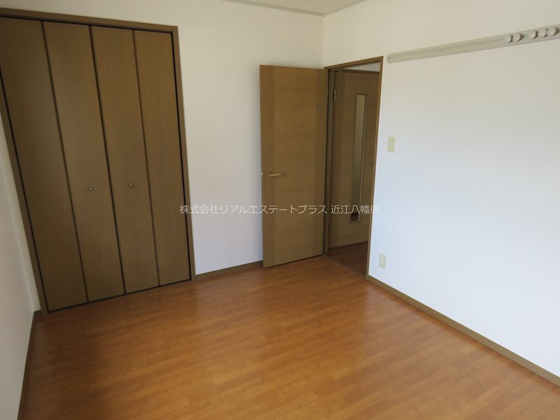 ロイヤルシャトーH棟  ベッドルーム