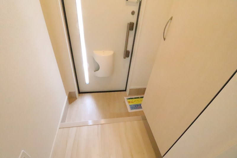 エスペリア　(野洲市西河原賃貸アパート) 玄関