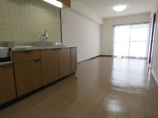 ビバリーマンションⅤ  リビング