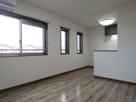 ノイ　オウミ リビング