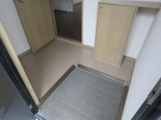 リュシオル守山 玄関