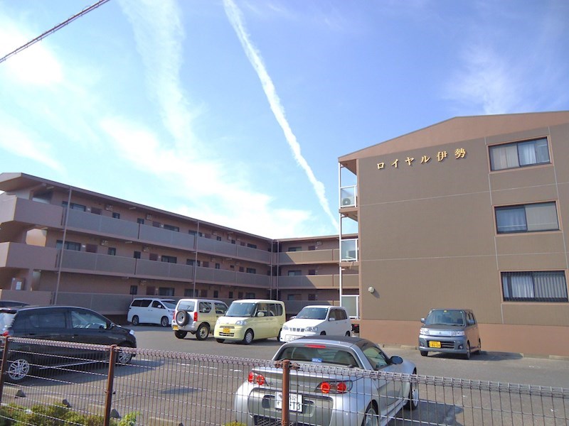 ロイヤル伊勢 外観