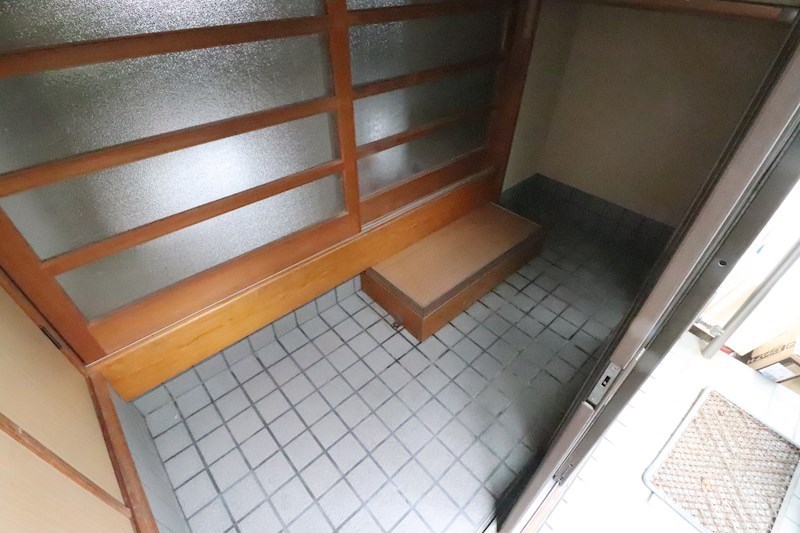 石部東貸家B 玄関