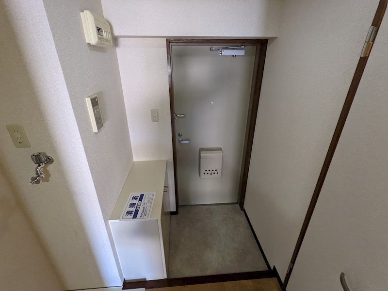 ハイツ若宮 玄関