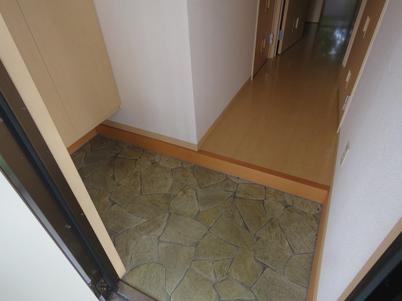 ファーストステージ 玄関