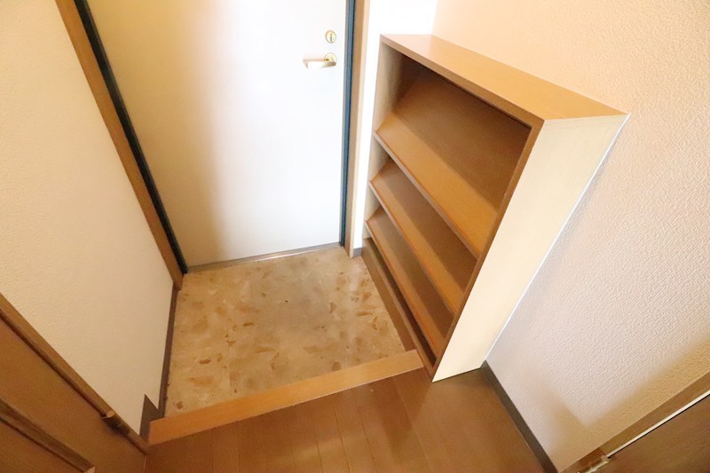 アルテールななのい 玄関