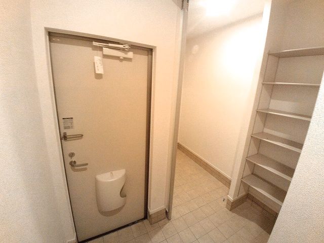 アースフィールド　ハチマン 玄関