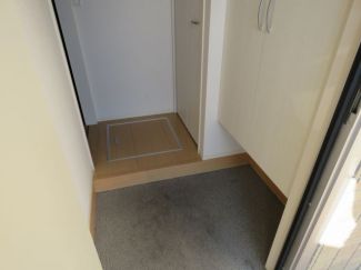 ファミールメゾン 玄関