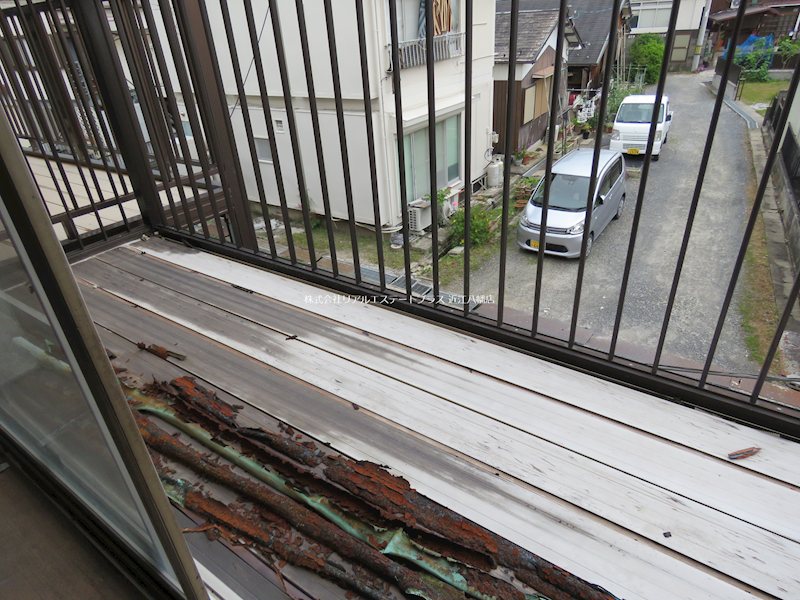 上野町貸家 ベランダ