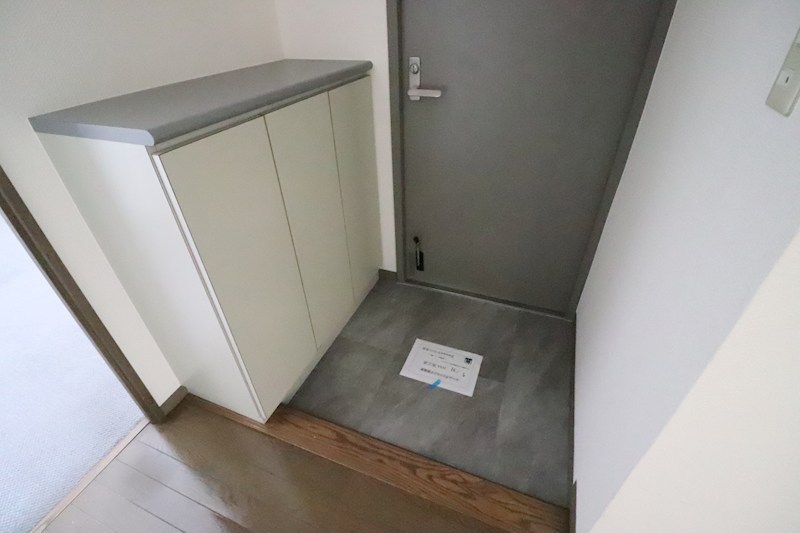 コスモ守山５番館 玄関