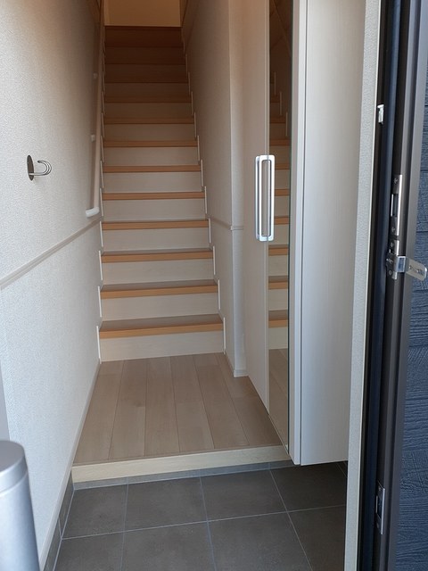 メゾンルミネ五個荘Ⅰ 玄関
