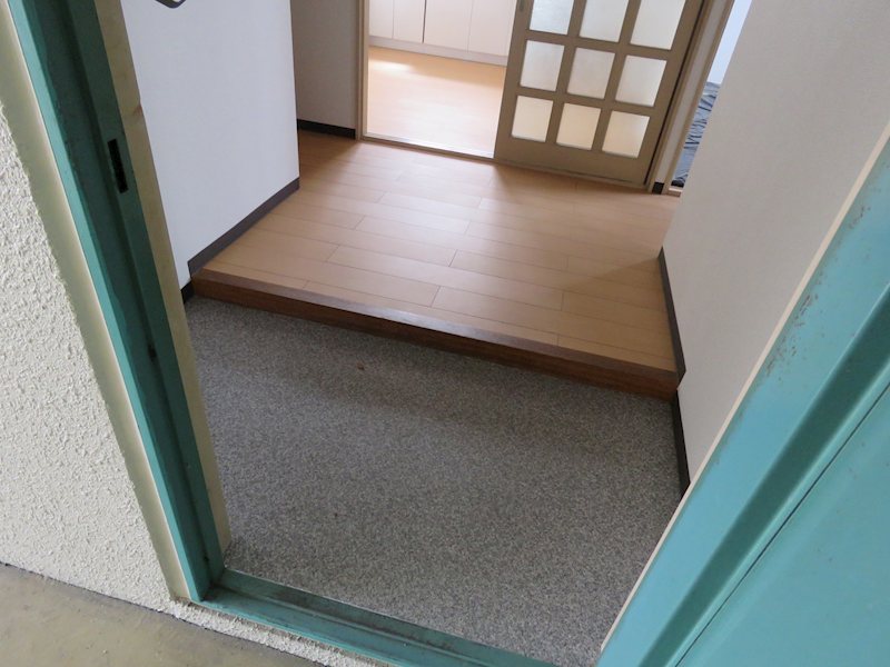メゾン手原 玄関