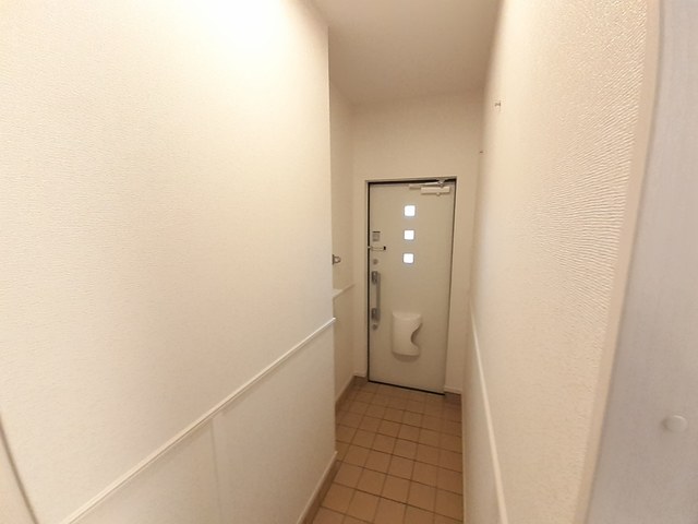 プレッソ・ロートⅤ 玄関