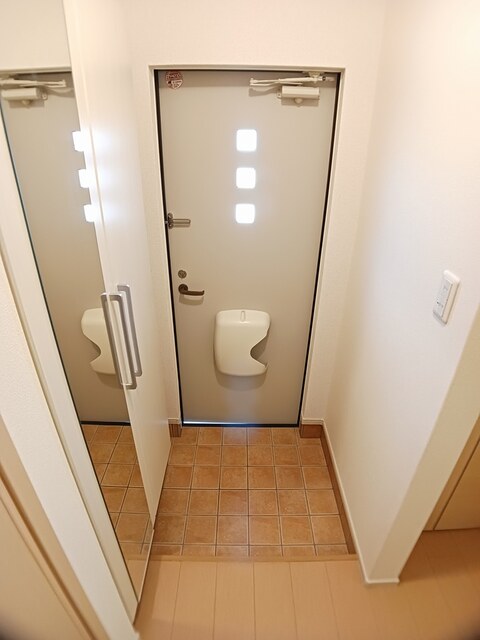＠八日市 玄関