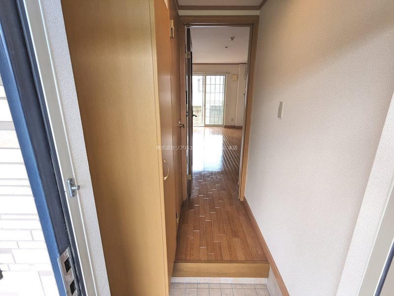 グランシャリオ 【岡町】 玄関