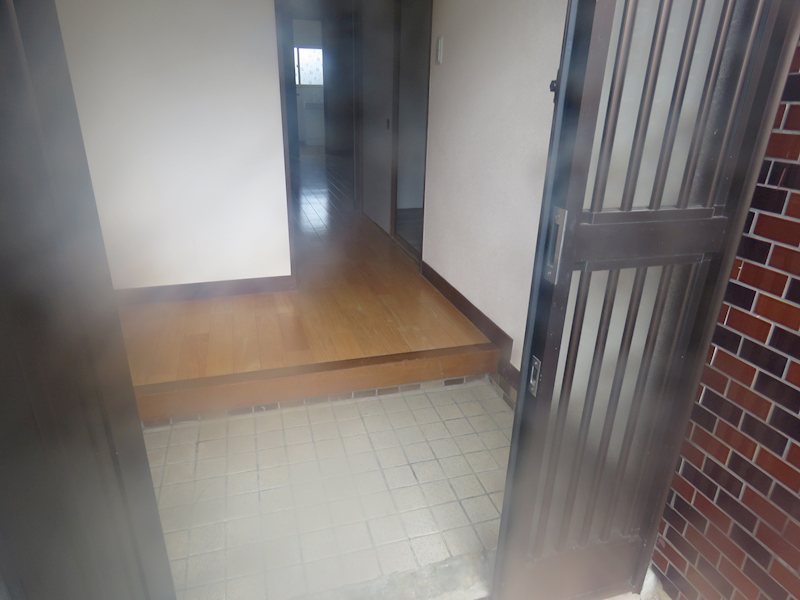 日野別所貸家 玄関