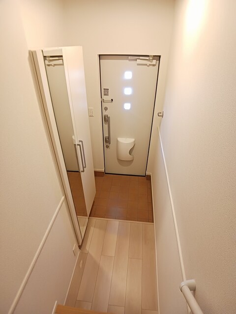 フローラ愛知川 玄関