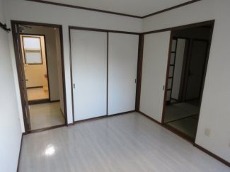 エステート守山A棟 ベッドルーム