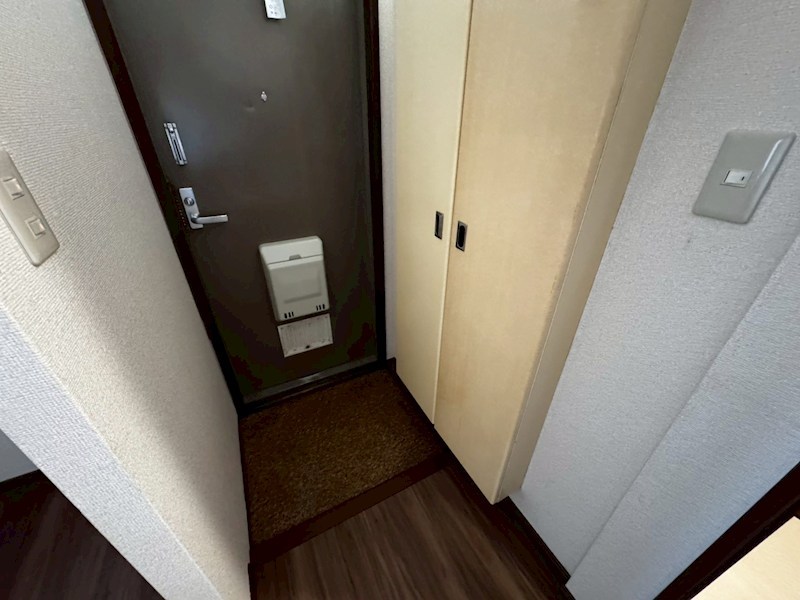 ハイツカアムB 玄関