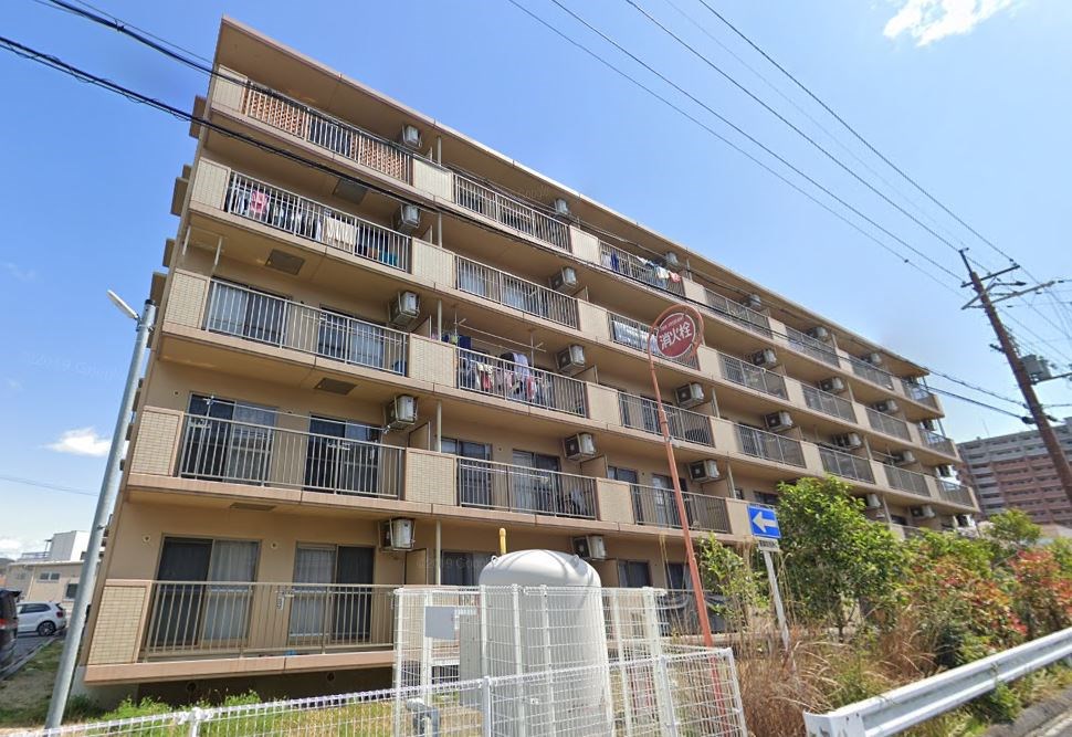 ベルヴィ栗東  323号室 外観