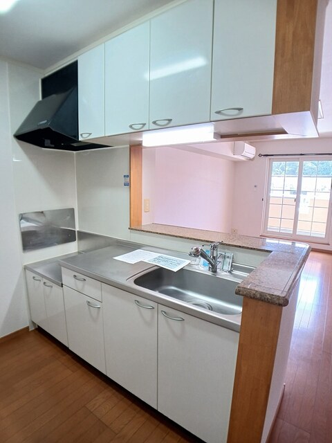 トゥー・ル・モンド キッチン