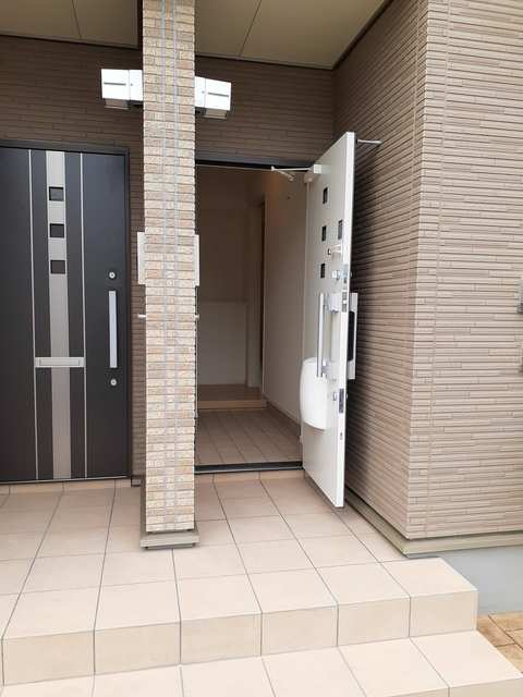 プラシード緑町ⅢＢ 玄関
