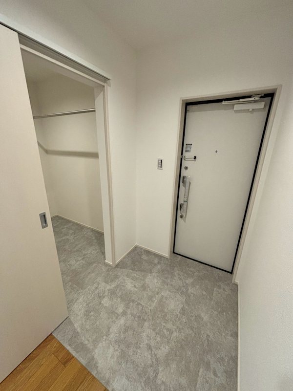 ビエノス焔魔堂 玄関