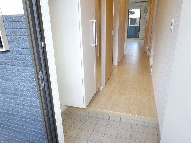 カトル　アンソレイエ 玄関