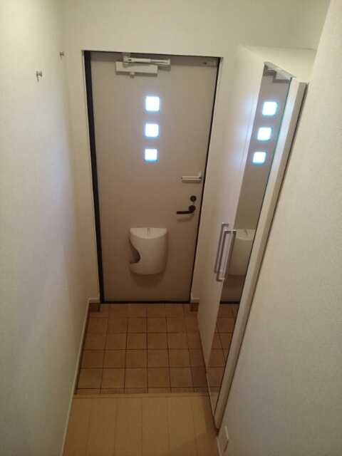 リバーサイド　レジデンス 玄関