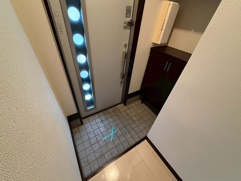 レ・フルーレットB 玄関