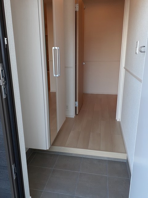 メゾンルミネ五個荘Ⅱ 玄関