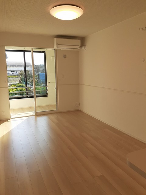 メゾンルミネ五個荘Ⅱ リビング