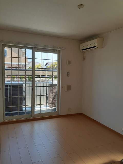 ヴィラ　アンソレイエⅢ リビング