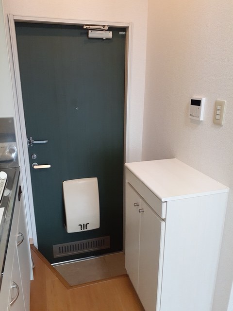 清水ハイツ 玄関