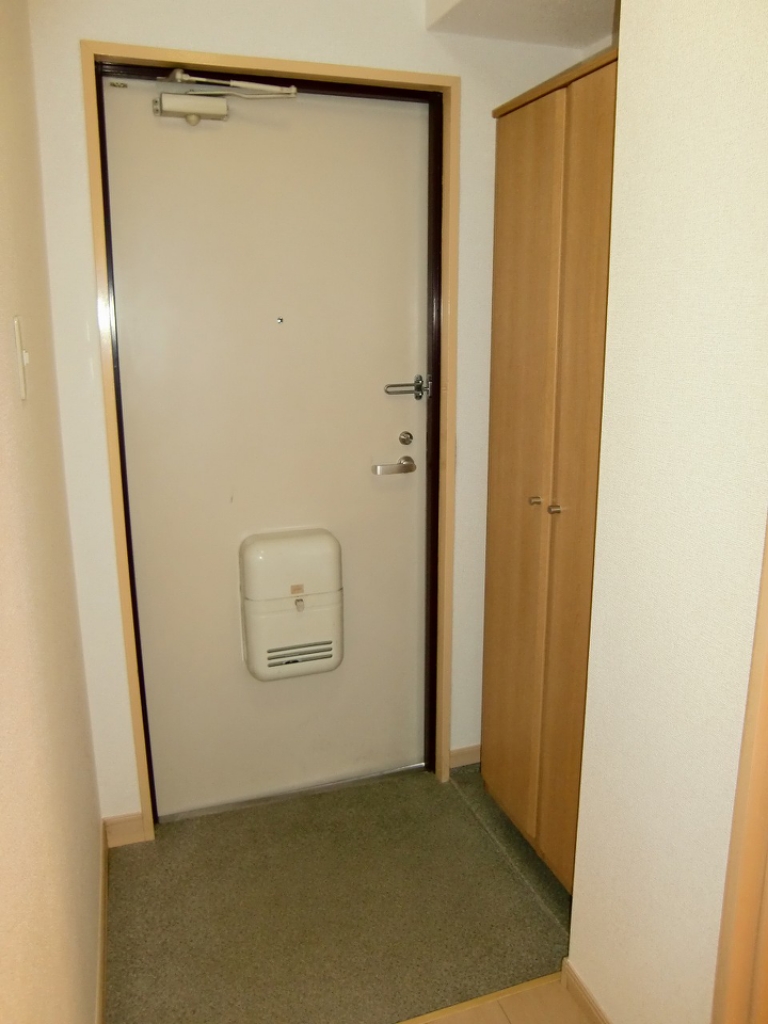 クレストコート 玄関