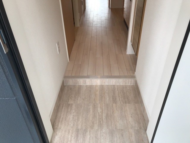 クロスビレッジ 玄関