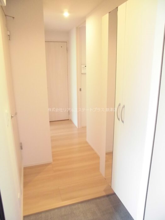 メゾンヴィラ栗東 玄関