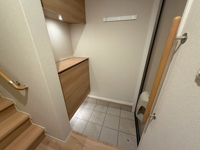 イーストベイ 玄関