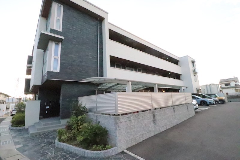 シャーメゾンユーウェル 外観