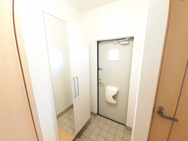 ノイ　ナリッシュ　ｂ 玄関