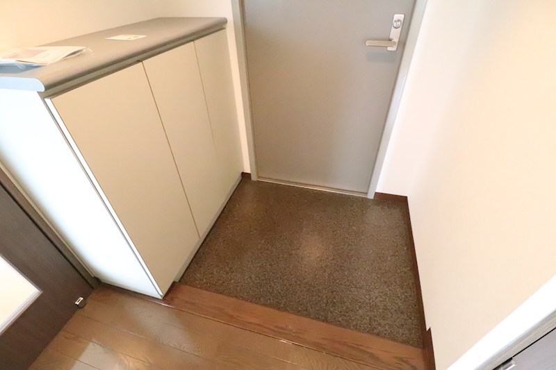 コスモ守山５番館 玄関
