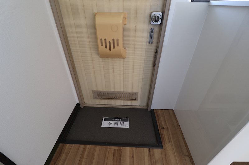 山本ハイツ 玄関