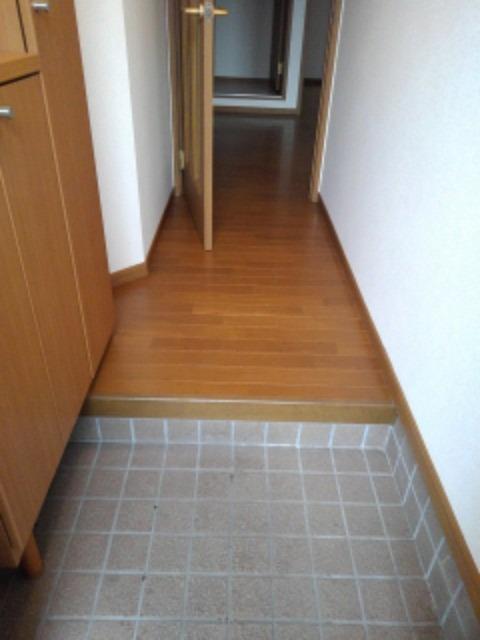 アドラブール東浦 玄関