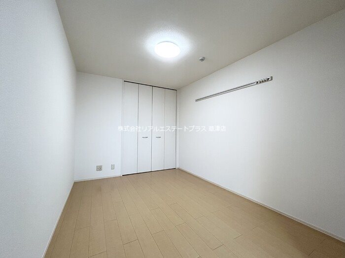 クレセント ベッドルーム