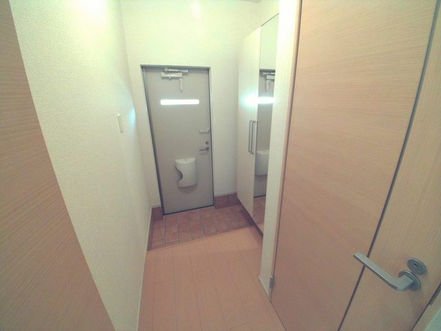 コータ・コート　Ｇ 玄関