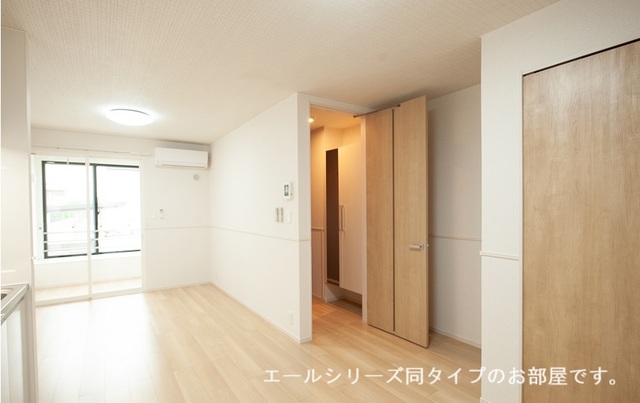 ＢＲＥＥＺＥ リビング