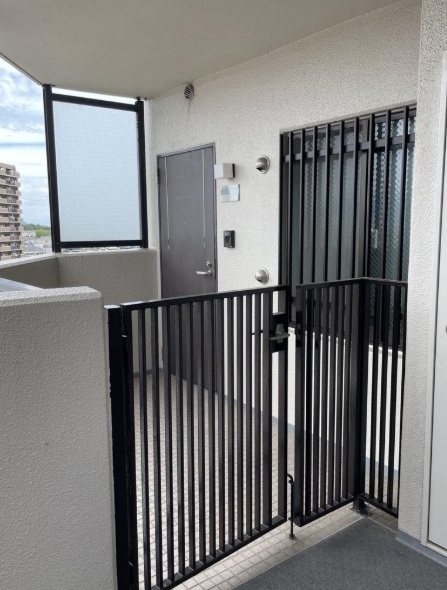 コスモ守山 玄関