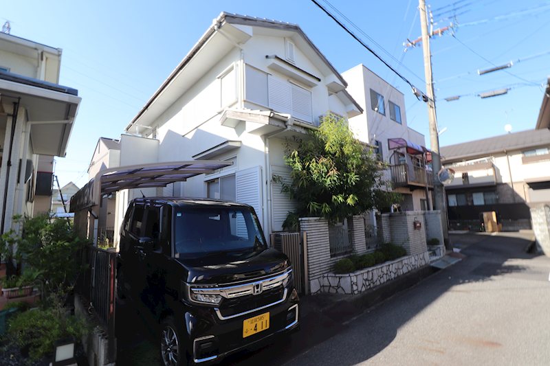 綣８丁目貸家 駐車場